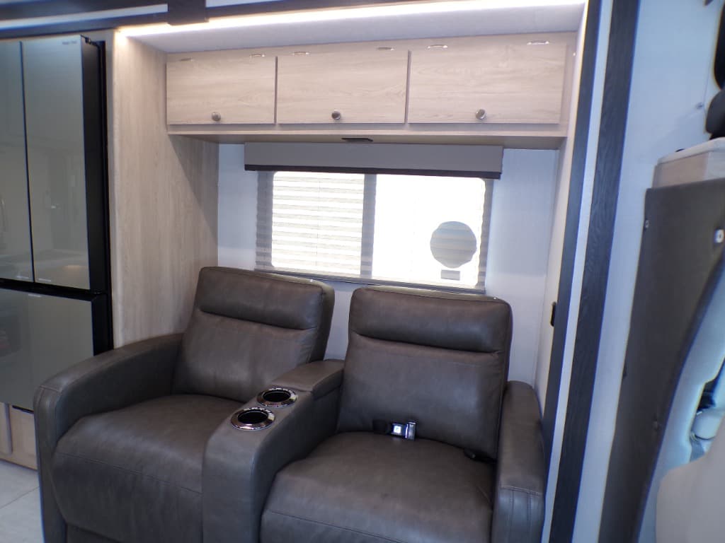 2026 Coachmen 2026 Coachmen Leprechaun - thumbnail 25