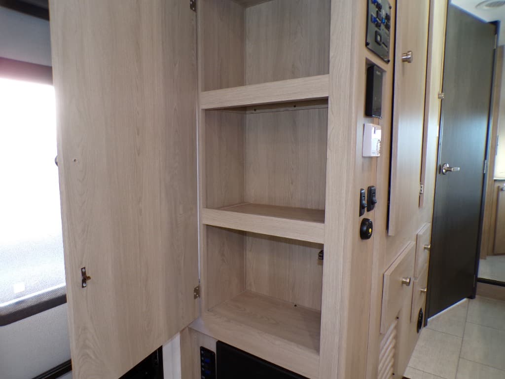 2026 Coachmen 2026 Coachmen Leprechaun - thumbnail 35