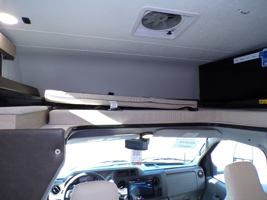 2026 Coachmen 2026 Coachmen Leprechaun - thumbnail 48