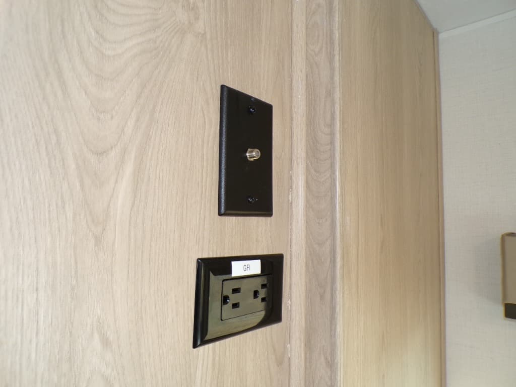 2026 Coachmen 2026 Coachmen Leprechaun - thumbnail 57