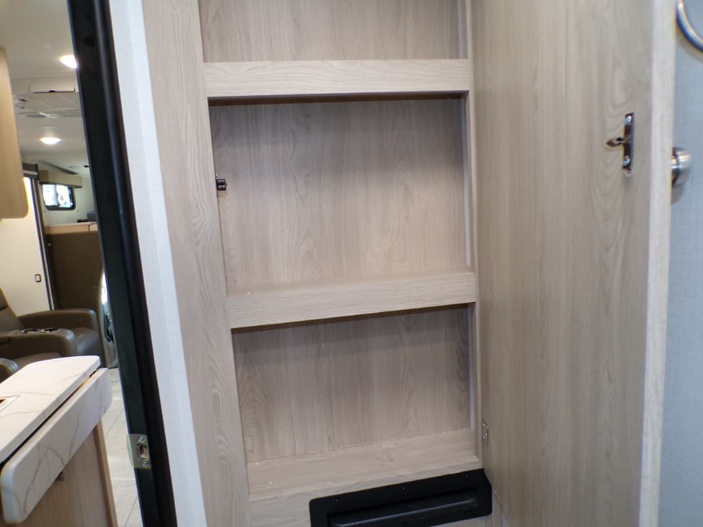 2026 Coachmen 2026 Coachmen Leprechaun - thumbnail 65