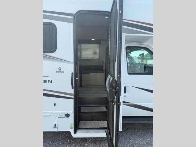 2026 Coachmen 2026 Coachmen Leprechaun - thumbnail 13