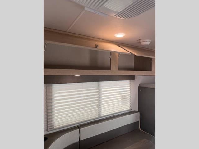 2026 Coachmen 2026 Coachmen Leprechaun - thumbnail 17