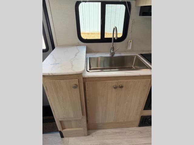 2026 Coachmen 2026 Coachmen Leprechaun - thumbnail 22