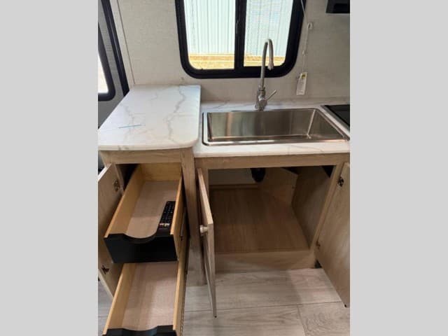 2026 Coachmen 2026 Coachmen Leprechaun - thumbnail 23