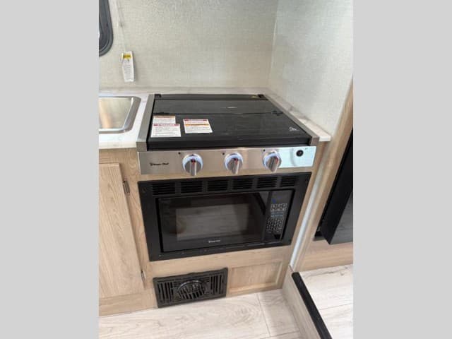 2026 Coachmen 2026 Coachmen Leprechaun - thumbnail 26