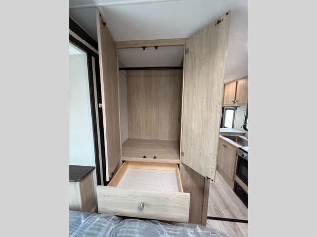 2026 Coachmen 2026 Coachmen Leprechaun - thumbnail 33