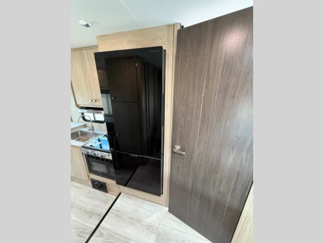 2026 Coachmen 2026 Coachmen Leprechaun - thumbnail 34