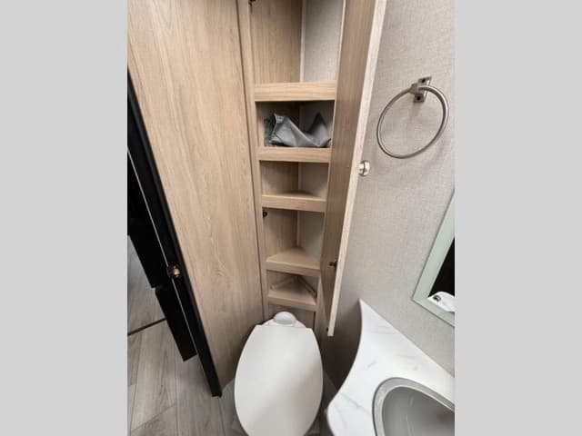 2026 Coachmen 2026 Coachmen Leprechaun - thumbnail 38