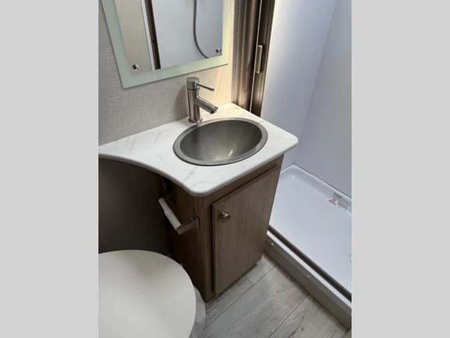 2026 Coachmen 2026 Coachmen Leprechaun - thumbnail 39