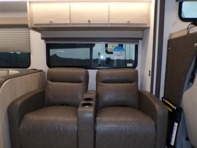 2026 Coachmen 2026 Coachmen Leprechaun - thumbnail 21