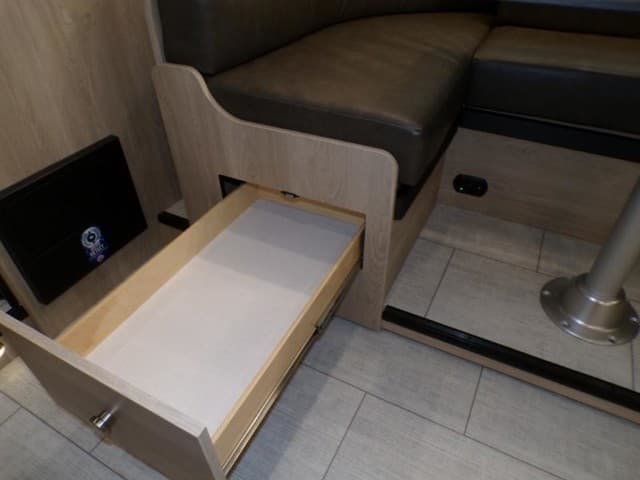 2026 Coachmen 2026 Coachmen Leprechaun - thumbnail 32