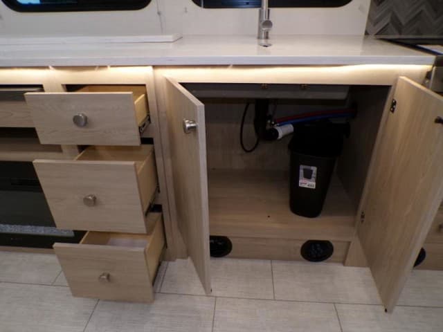 2026 Coachmen 2026 Coachmen Leprechaun - thumbnail 34