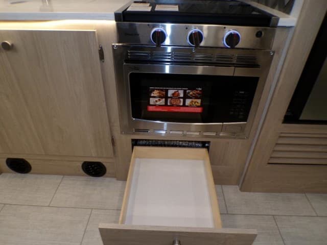 2026 Coachmen 2026 Coachmen Leprechaun - thumbnail 37