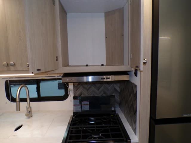 2026 Coachmen 2026 Coachmen Leprechaun - thumbnail 38