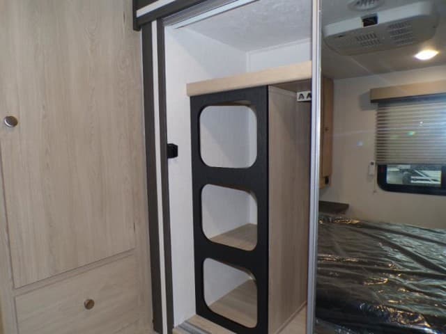 2026 Coachmen 2026 Coachmen Leprechaun - thumbnail 51