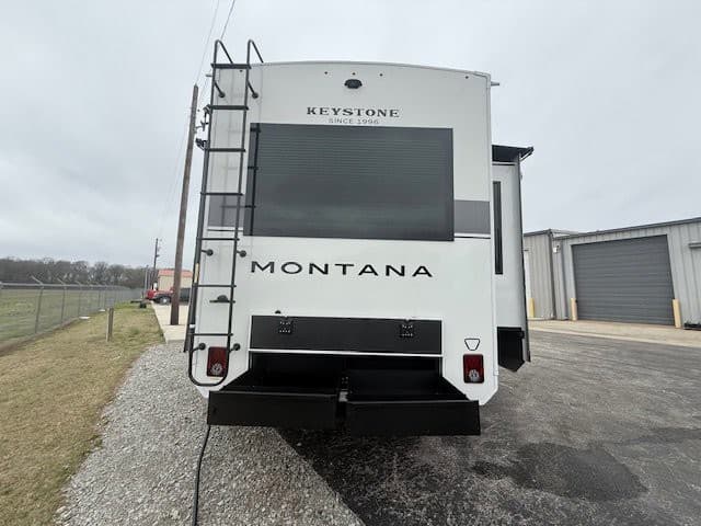 2026 Keystone RV 2026 Keystone RV Montana - thumbnail 4