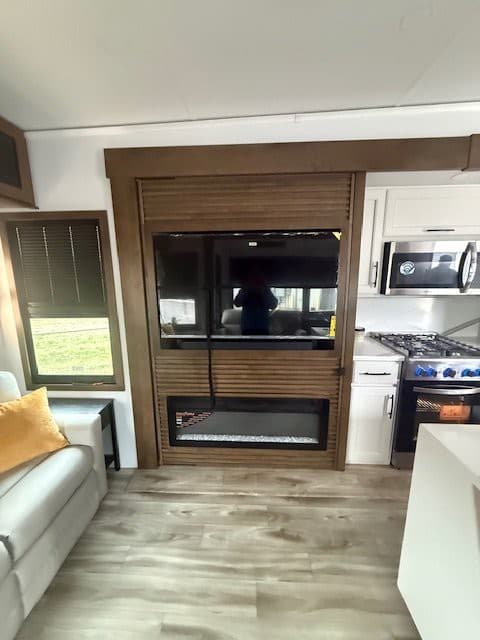 2026 Keystone RV 2026 Keystone RV Montana - thumbnail 9