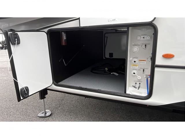 2025 Keystone RV 2025 Keystone RV Montana - thumbnail 8