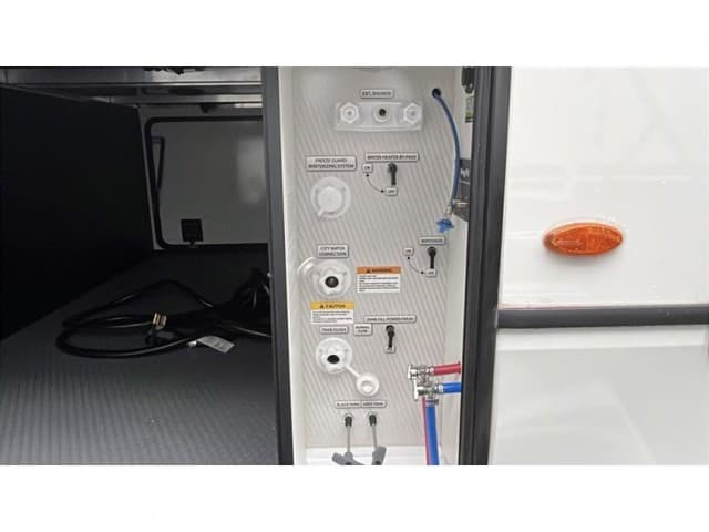 2025 Keystone RV 2025 Keystone RV Montana - thumbnail 9