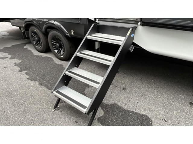 2025 Keystone RV 2025 Keystone RV Montana - thumbnail 11