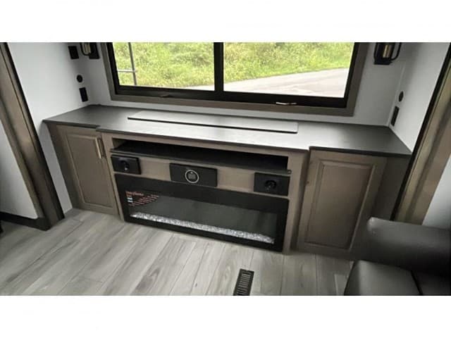 2025 Keystone RV 2025 Keystone RV Montana - thumbnail 13