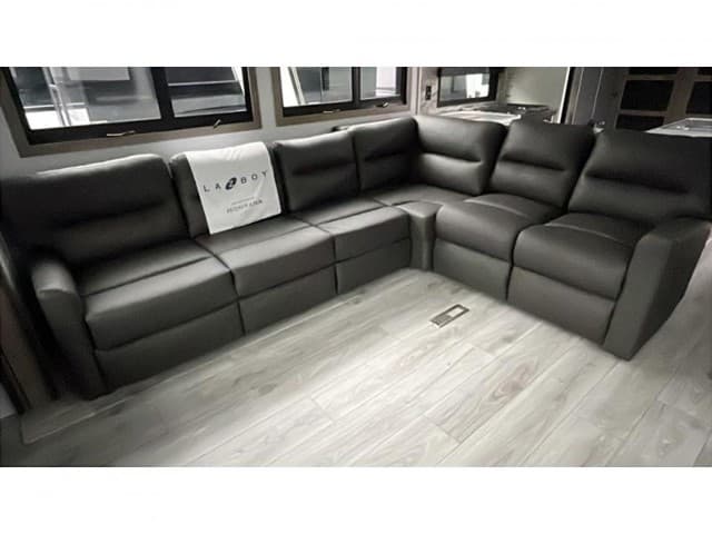 2025 Keystone RV 2025 Keystone RV Montana - thumbnail 15