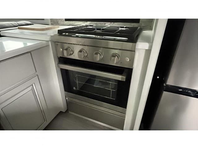 2025 Keystone RV 2025 Keystone RV Montana - thumbnail 16