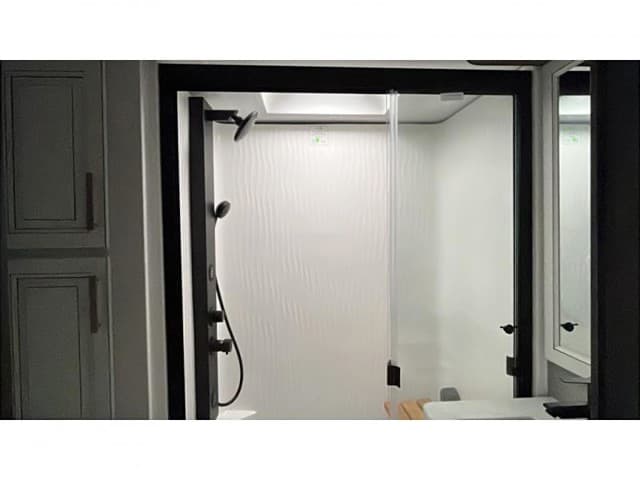 2025 Keystone RV 2025 Keystone RV Montana - thumbnail 21