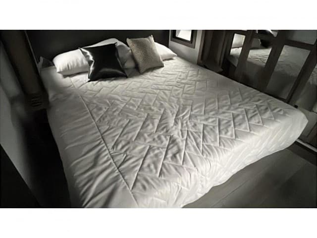 2025 Keystone RV 2025 Keystone RV Montana - thumbnail 23