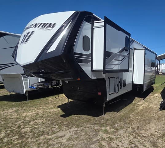 2026 Grand Design 2026 Grand Design Momentum M-Class - thumbnail 4