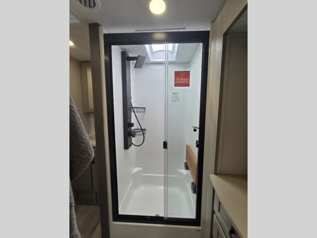 2026 Grand Design 2026 Grand Design Momentum M-Class - thumbnail 15