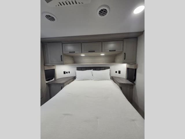 2026 Grand Design 2026 Grand Design Momentum M-Class - thumbnail 18