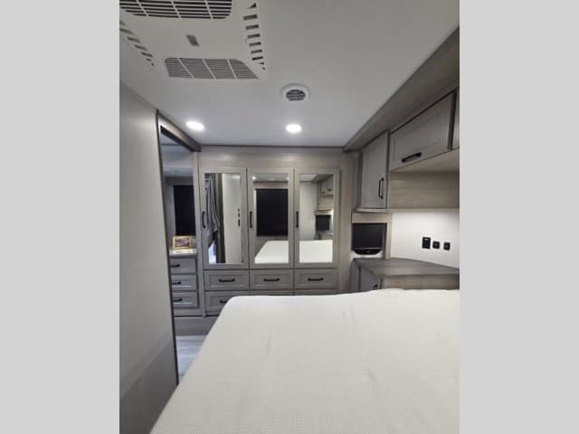 2026 Grand Design 2026 Grand Design Momentum M-Class - thumbnail 19