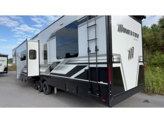 2026 Grand Design 2026 Grand Design Momentum - thumbnail 6