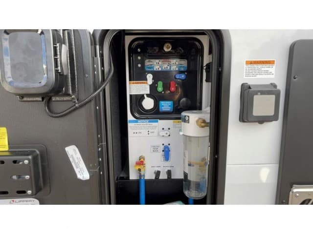 2026 Grand Design 2026 Grand Design Momentum - thumbnail 9