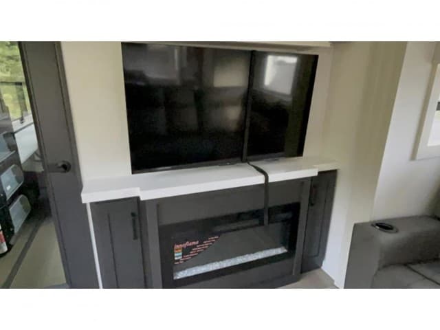 2026 Grand Design 2026 Grand Design Momentum - thumbnail 13