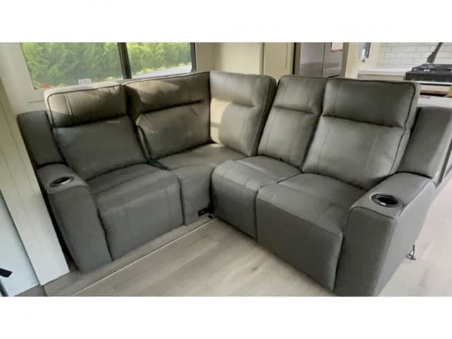 2026 Grand Design 2026 Grand Design Momentum - thumbnail 14