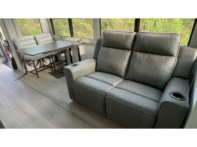 2026 Grand Design 2026 Grand Design Momentum - thumbnail 15