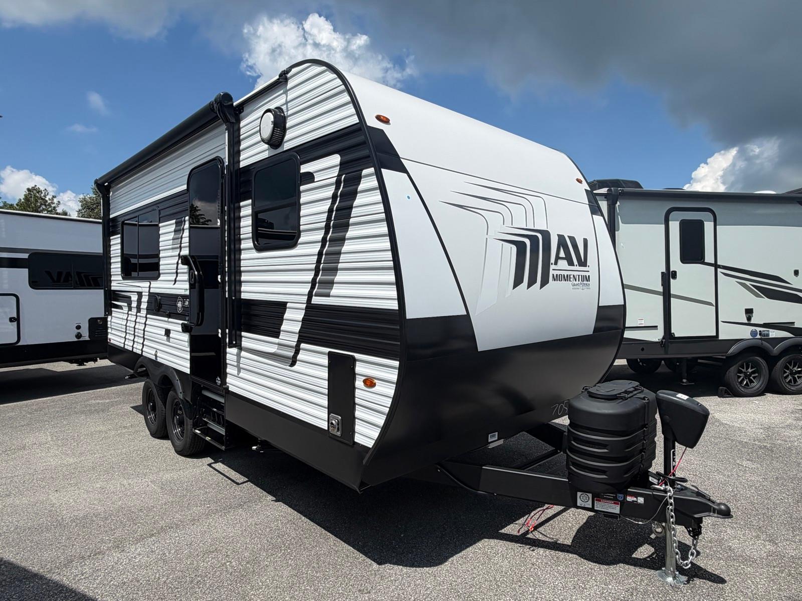 2027 Grand Design Momentum 17MAV
