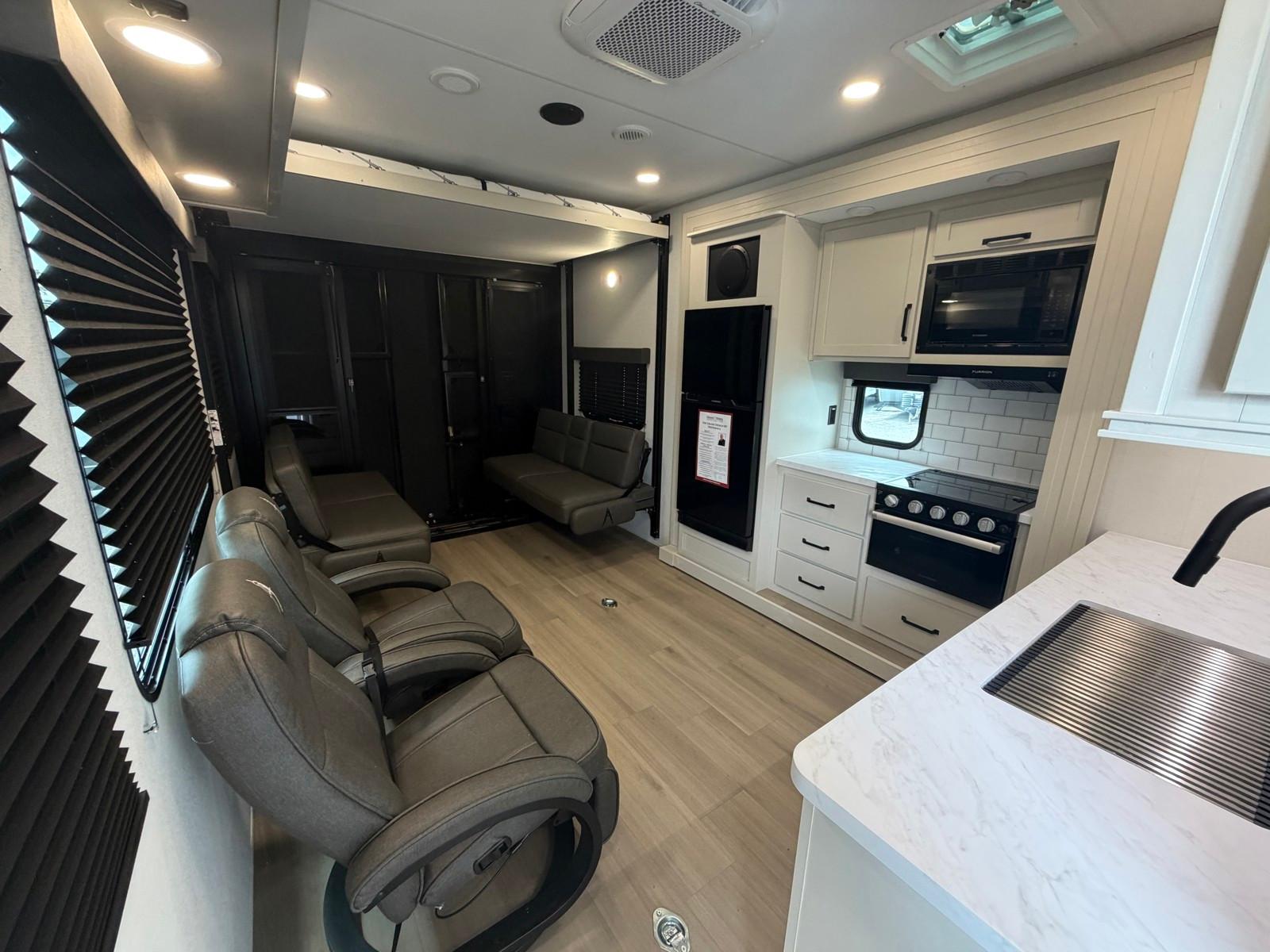 2027 Grand Design 2027 Grand Design Momentum G-Class - thumbnail 11