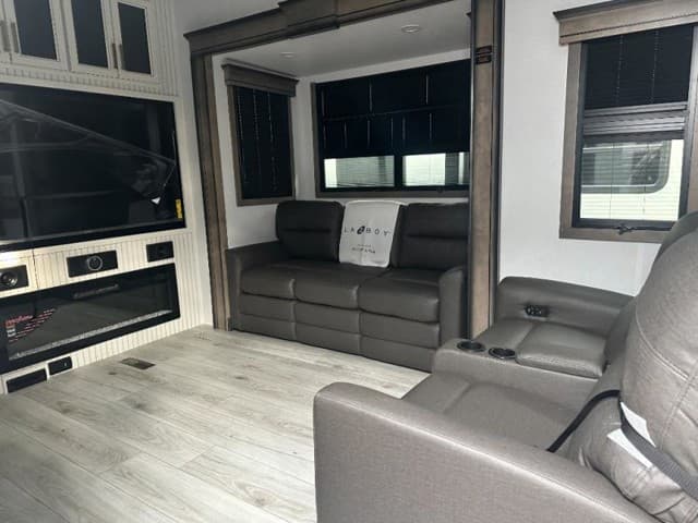 2026 Keystone RV 2026 Keystone RV Montana - thumbnail 4