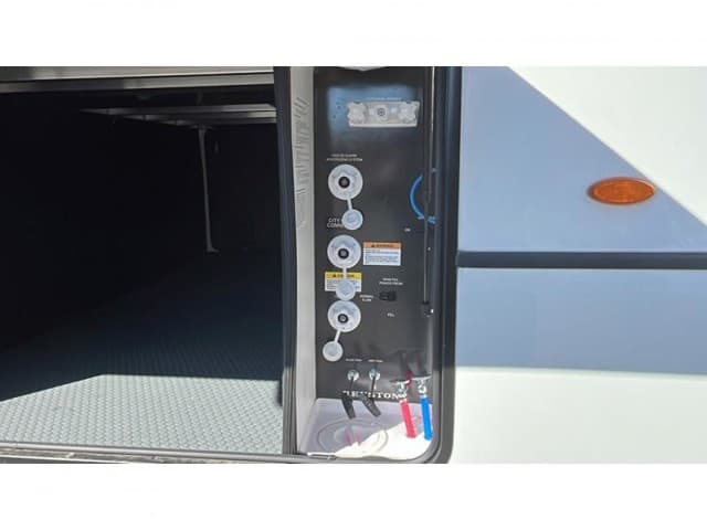 2026 Keystone RV 2026 Keystone RV Montana High Country - thumbnail 7