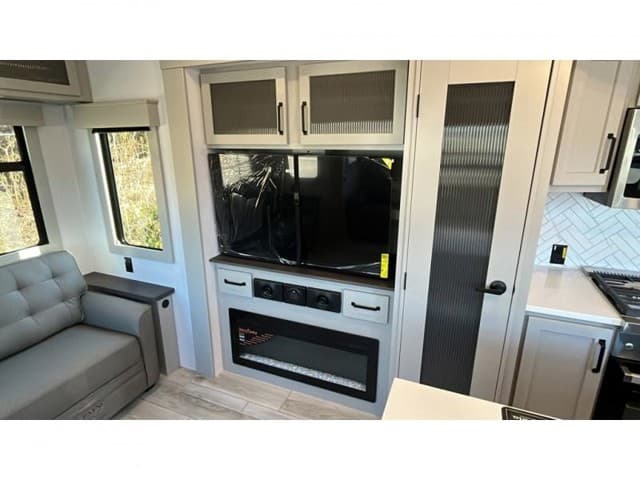 2026 Keystone RV 2026 Keystone RV Montana High Country - thumbnail 11