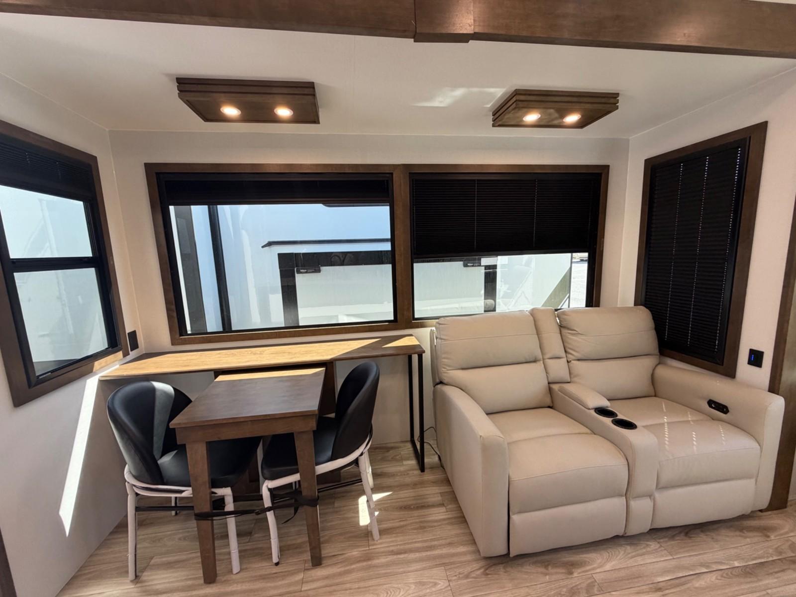 2026 Keystone RV 2026 Keystone RV Montana - thumbnail 9