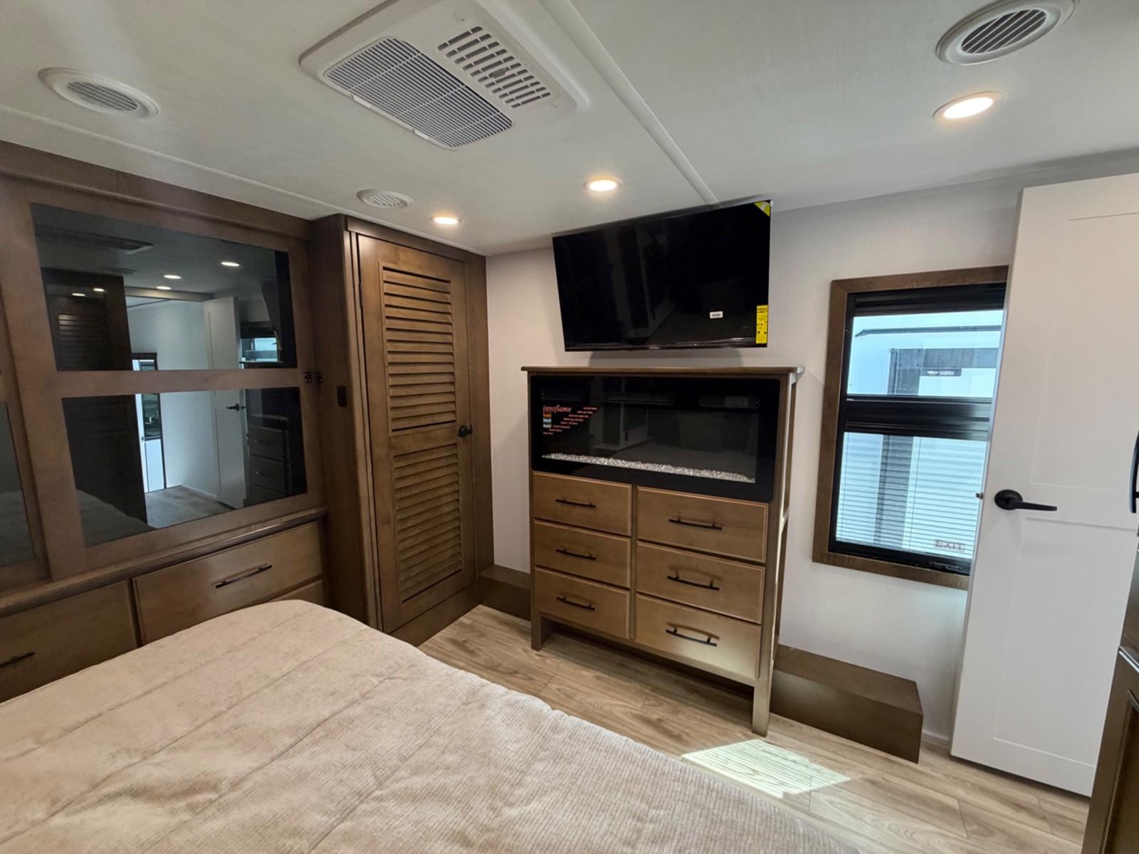 2026 Keystone RV 2026 Keystone RV Montana - thumbnail 16