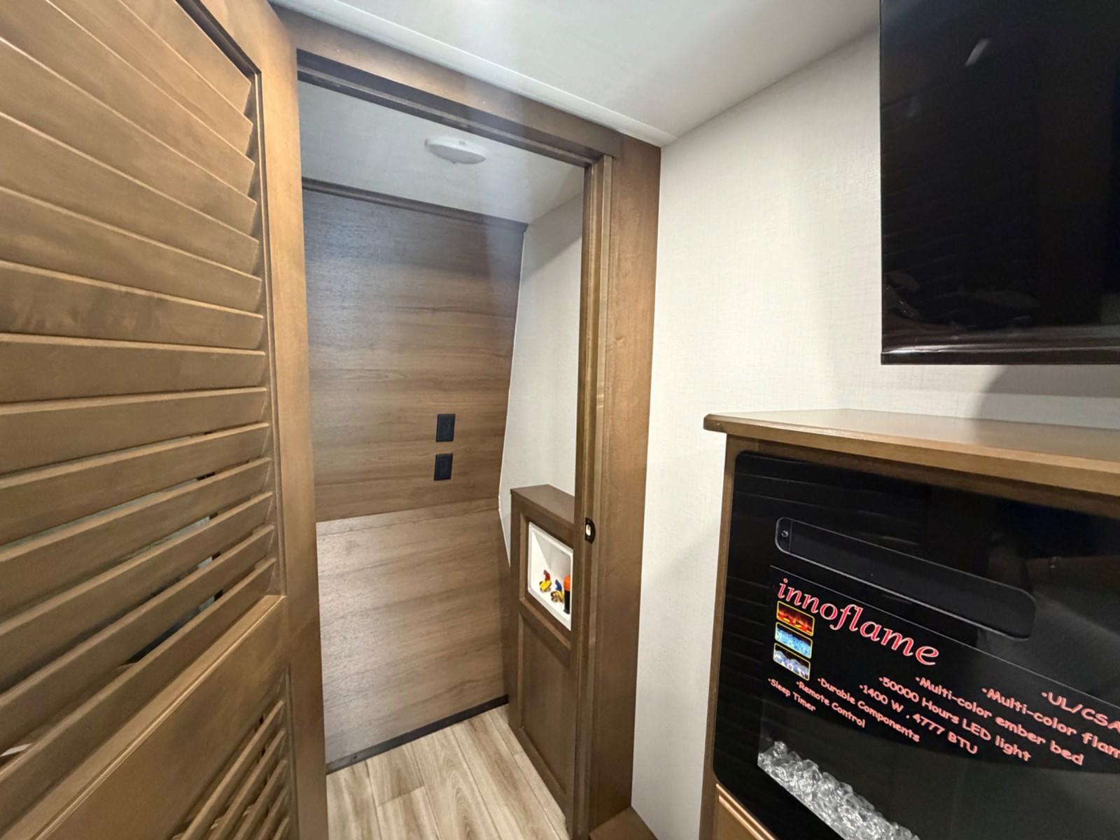 2026 Keystone RV 2026 Keystone RV Montana - thumbnail 17