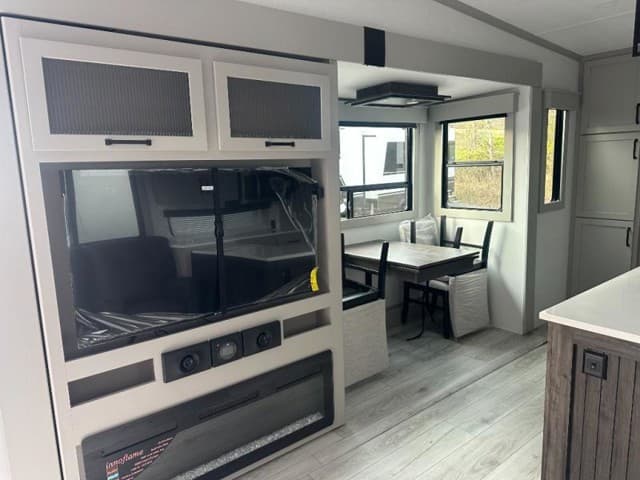 2026 Keystone RV 2026 Keystone RV Montana High Country - thumbnail 5