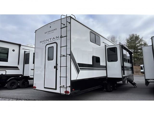 2026 Keystone RV 2026 Keystone RV Montana High Country - thumbnail 3