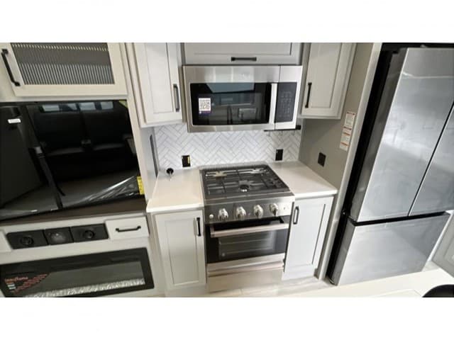 2026 Keystone RV 2026 Keystone RV Montana High Country - thumbnail 17